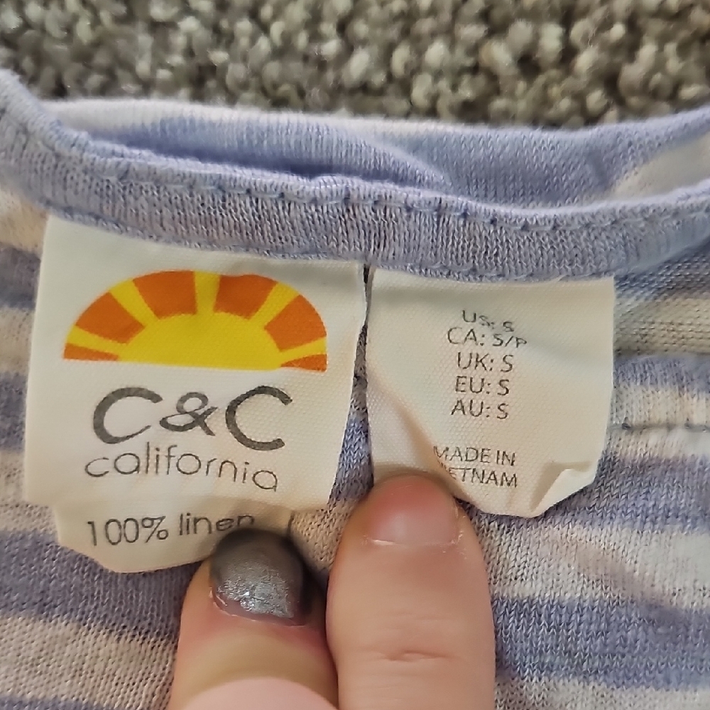 D3🔹️C&C California Light Blue and White Linen Top - Picture 2 of 4